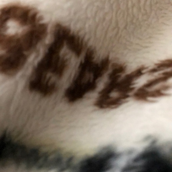 Yoori Yang - Poshmark Profile Picture of Yoori Yang (@travelbuggss) on Poshmark