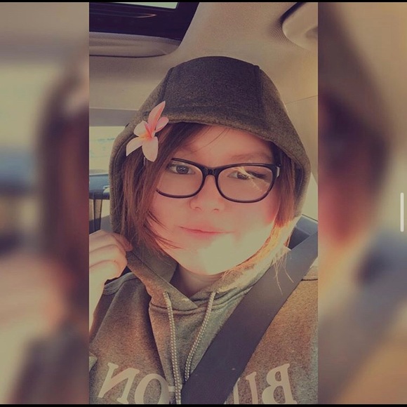 Profile Picture of Cassandra Yuzicappi (@ox_cassandra_xo) on Poshmark