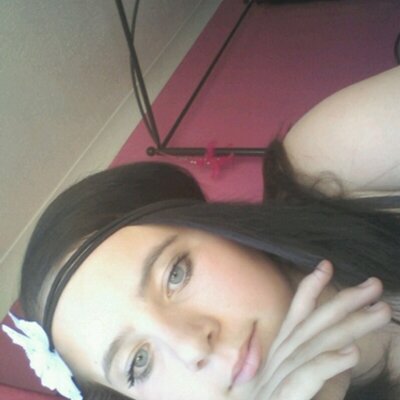 Profile Picture of Leah Neal (@candypixiifloss) on Twitter