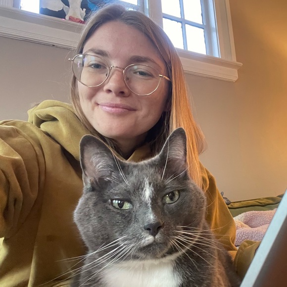 Profile Picture of Emily Litterer (@emilylitterer) on Poshmark