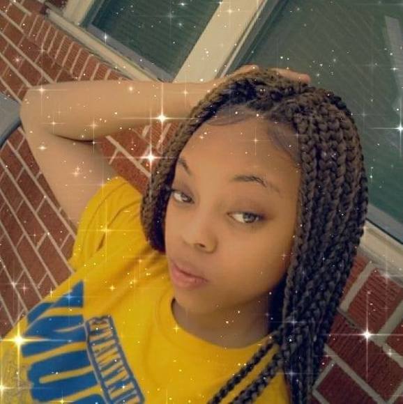 Profile Picture of Anteeya Ashe (@anteeyaashe) on Poshmark