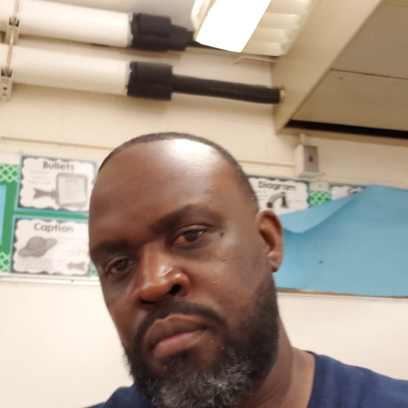 Profile Picture of Matthew Lindsay (@m1221969) on Poshmark