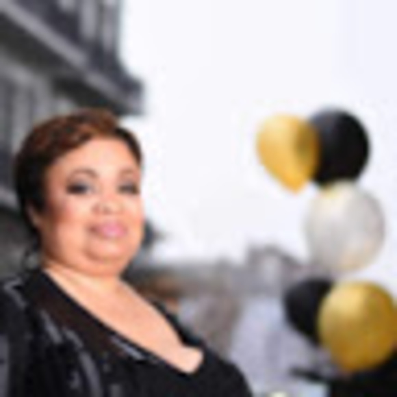 Profile Picture of Danielle Detiege (@danielledetiege) on Poshmark