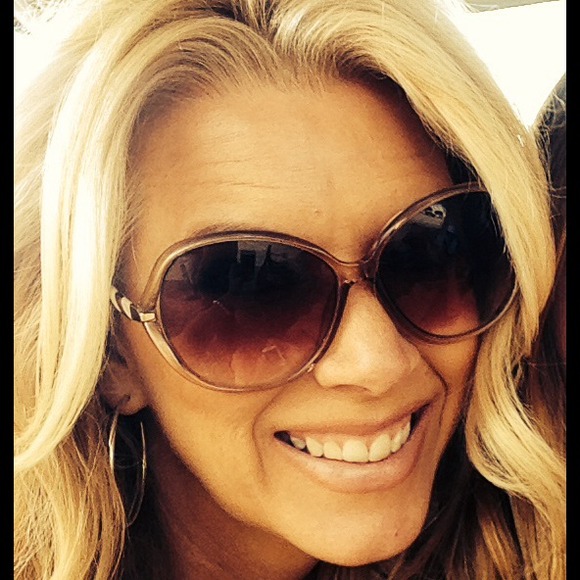 Profile Picture of Shelly Rudiger (@shelrudiger) on Poshmark