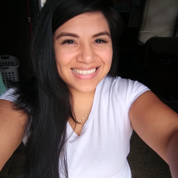 Profile Picture of Claudia Claudia (@claudiagro1988) on Poshmark