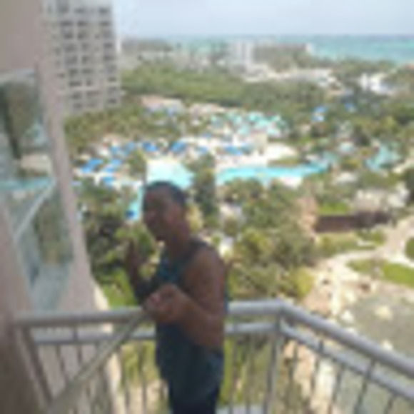 Profile Picture of Carlos Capellan (@cacon1990) on Poshmark