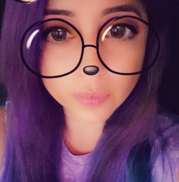 Profile Picture of Yuli Zetina (@yulianazetina) on Poshmark