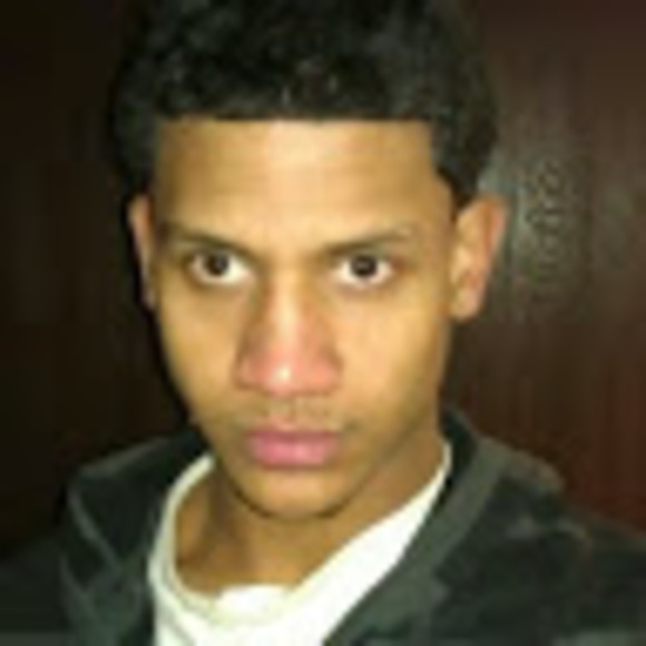 Profile Picture of Yonis Mayeman (@mayeman) on Poshmark