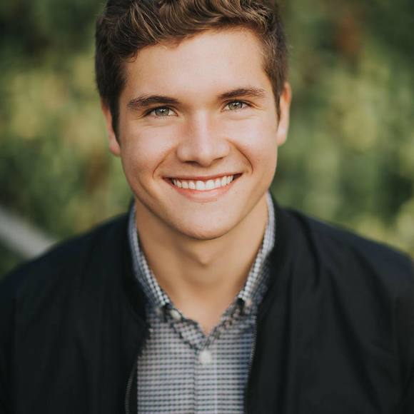 Profile Picture of Michael Dry (@michaeldry) on Poshmark