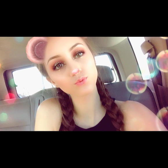 Mia Sapiano - Poshmark Profile Picture of Mia Sapiano (@miasapiano) on Poshmark