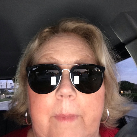 Profile Picture of Mary Malone (@scuba59) on Poshmark