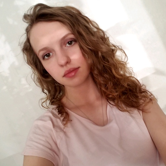 Profile Picture of Alex Kasza (@alexkasza) on Poshmark