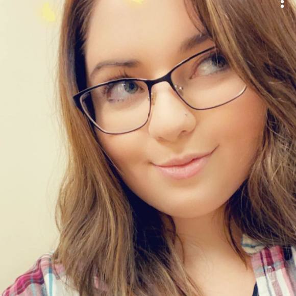 Profile Picture of Erin Schneider (@erinschneid30) on Poshmark