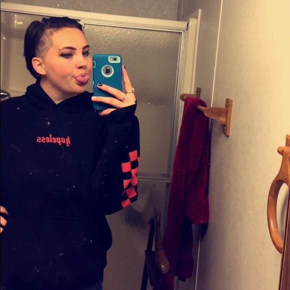 Profile Picture of Madelyn Falconbridge (@madskwdiamnds) on Poshmark