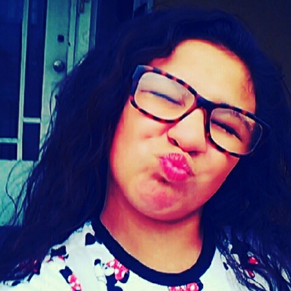 Profile Picture of Daniella Alvarez (@daniella91403) on Poshmark