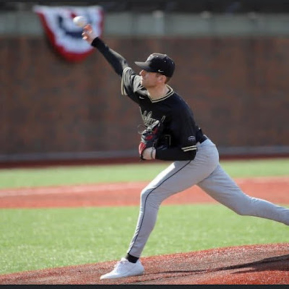 Cooper Dundas - Poshmark Profile Picture of Cooper Dundas (@cooperdundas13) on Poshmark