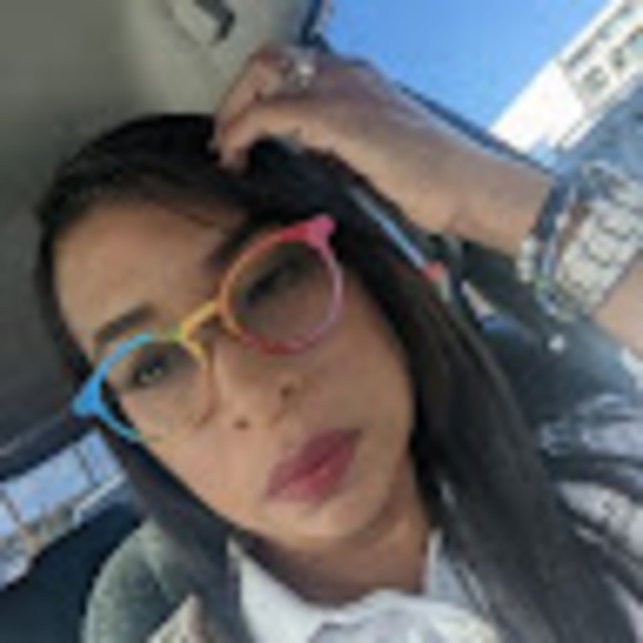Profile Picture of Glorimar Colon (@gcl0721) on Poshmark