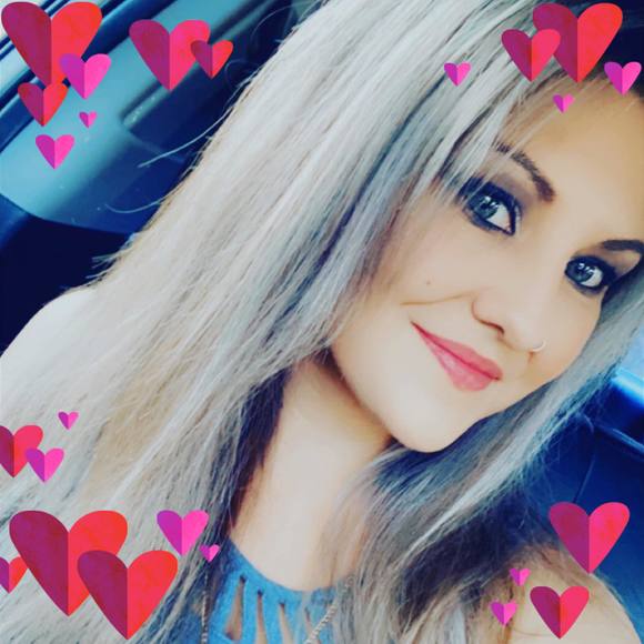 Profile Picture of Jennifer Quehe (@jquehe) on Poshmark