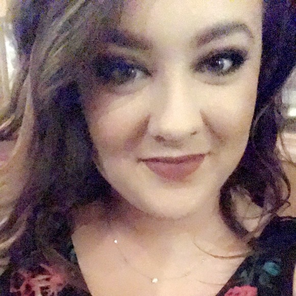 Profile Picture of Shawn Layne (@shawnrenee19) on Poshmark