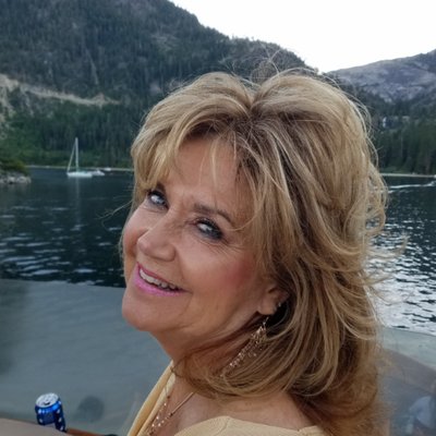 Profile Picture of Carolyn Burns (@thesportylady) on Twitter