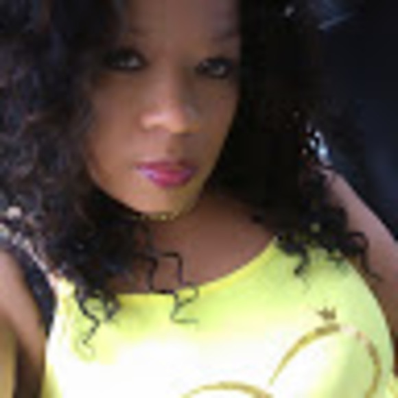 Profile Picture of Shanda Russey (@srussey0122) on Poshmark