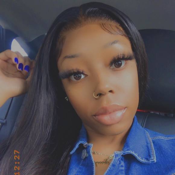Profile Picture of Peachess Young (@peachess1023) on Poshmark