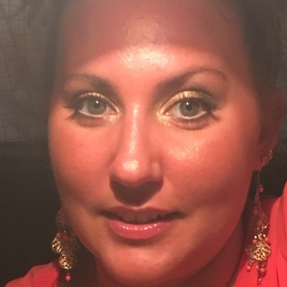 Profile Picture of Keely Proeschel (@kproeschel01) on Poshmark