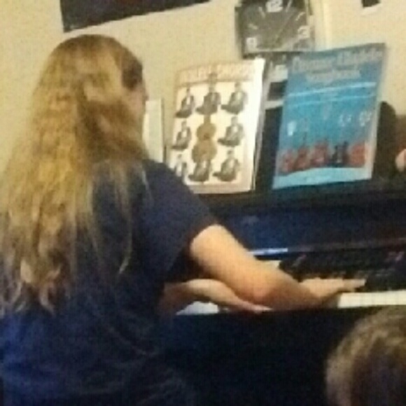 Profile Picture of Kendra Lowham (@kendrabrookel) on Poshmark