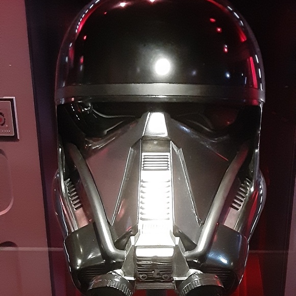 Profile Picture of Chris Leedom (@ckleedom) on Poshmark