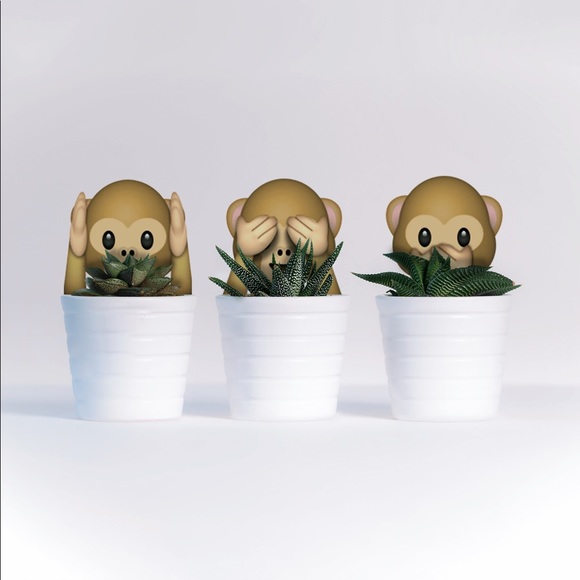 Profile Picture of Um Um (@um_um) on Poshmark