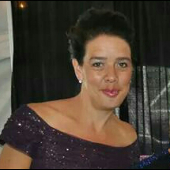 Profile Picture of Tiff Gregart (@tiffg33) on Poshmark