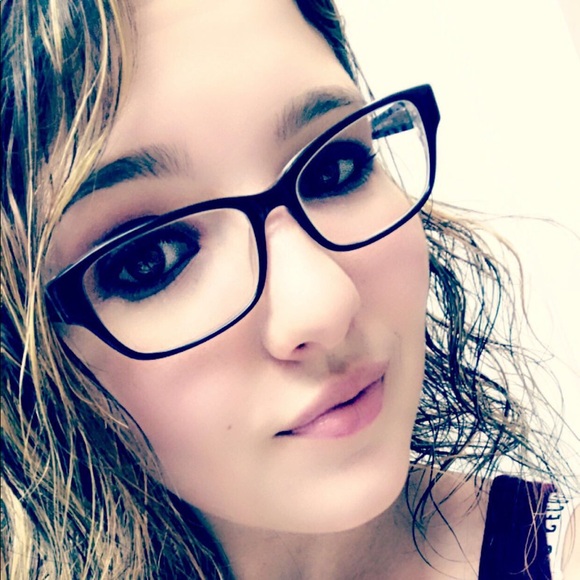 Profile Picture of Alisha Sharpe (@alishasharpe557) on Poshmark