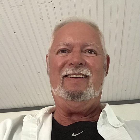 Profile Picture of Tom Weiss (@tweiss097) on Poshmark