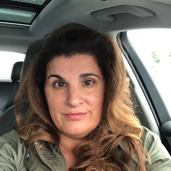 Profile Picture of Isabel Dasilva (@dasilva61502) on Poshmark