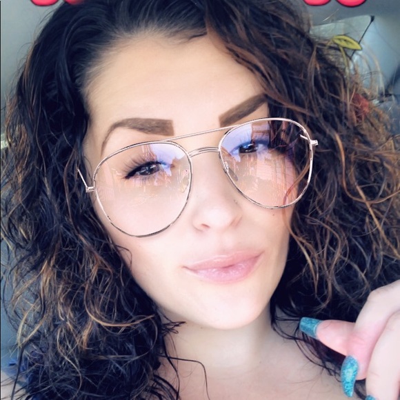 Profile Picture of Taylor Killmer (@tnk0146) on Poshmark