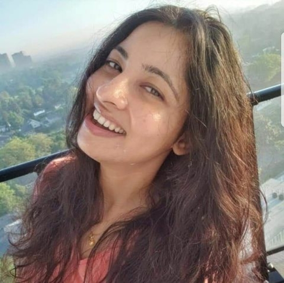 Profile Picture of Mona Sam (@angelmoon1412) on Poshmark