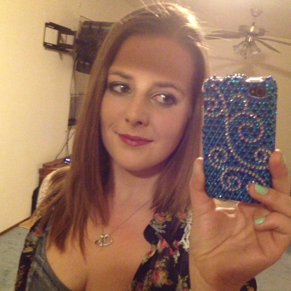 Profile Picture of Olivia Allsman (@oallsman) on Poshmark