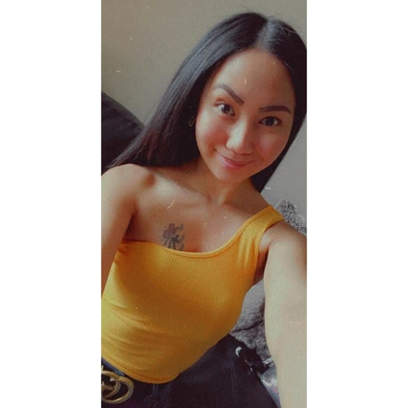 Profile Picture of Eloisa Reyes (@eloisaannreyes) on Poshmark