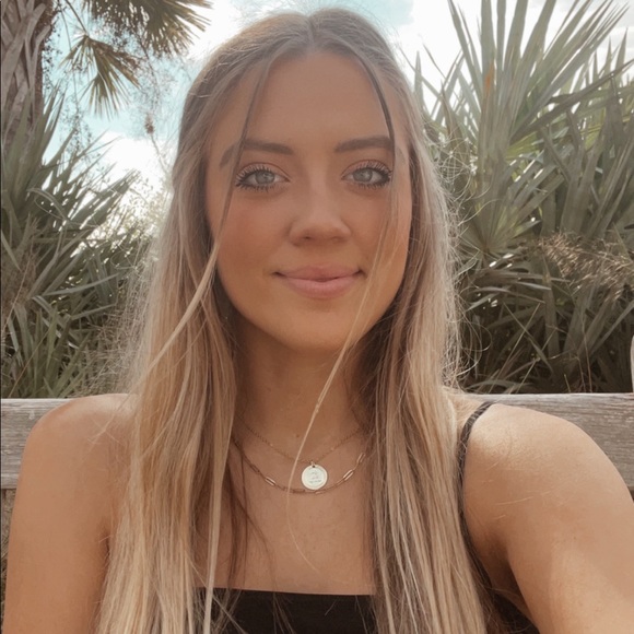 Profile Picture of Brooke Buffington (@mbrooke_b) on Poshmark