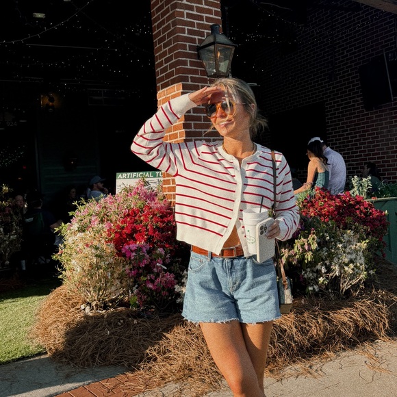 Profile Picture of Hannah Hicks (@hannahickss) on Poshmark