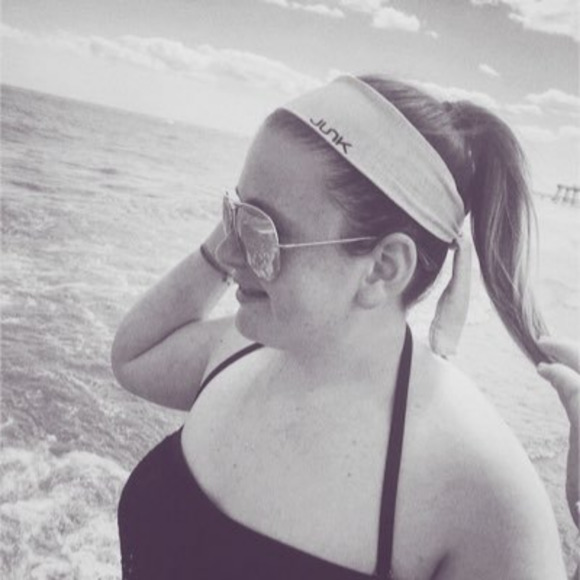 Profile Picture of Alice Rowe (@alice_rowe_73) on Poshmark