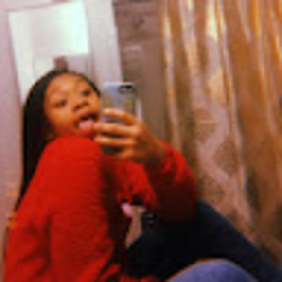 Profile Picture of Lauren Hammonds (@laurencamille05) on Poshmark