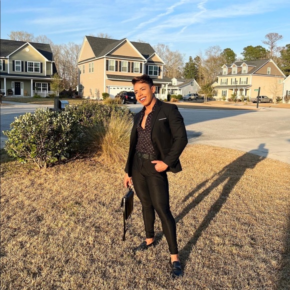 Profile Picture of Victor Oswald (@victoroswald) on Poshmark