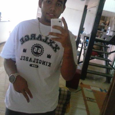 Profile Picture of Bruce Willis Andrade (@andrade_willis) on Twitter