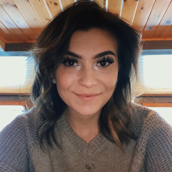 Delaney Dorrity - Poshmark Profile Picture of Delaney Dorrity (@ddorrity) on Poshmark