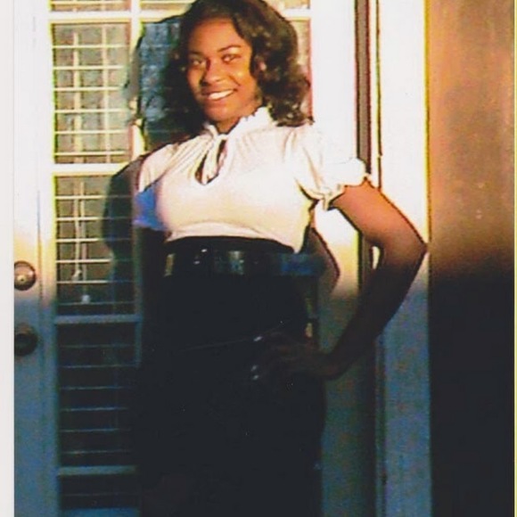 Profile Picture of Melanie Christian (@melanie247) on Poshmark