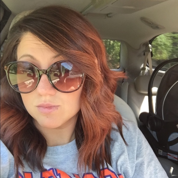 Profile Picture of Simone Carroll (@simonecarroll) on Poshmark