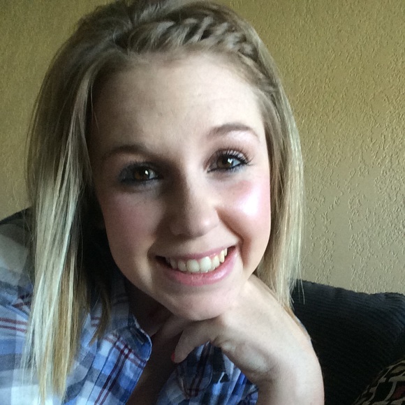 Profile Picture of Katelyn Owens (@kowens1218) on Poshmark