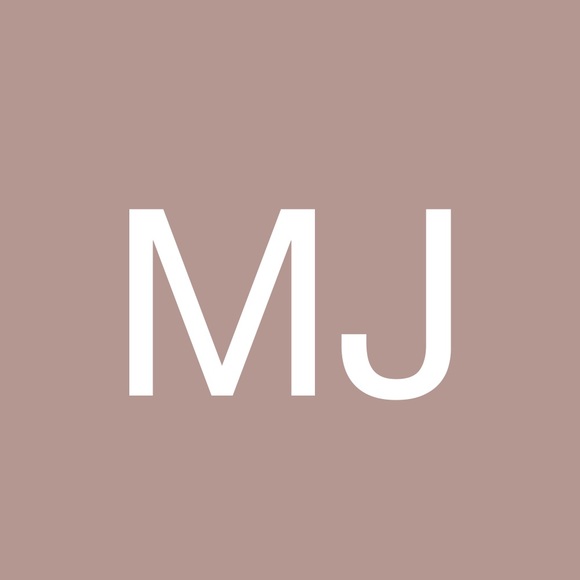 Profile Picture of Maryam Javadi (@maryamjavadi) on Poshmark