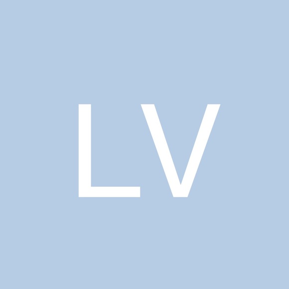 Profile Picture of Lynn Vanmeeteren (@tlvm22) on Poshmark